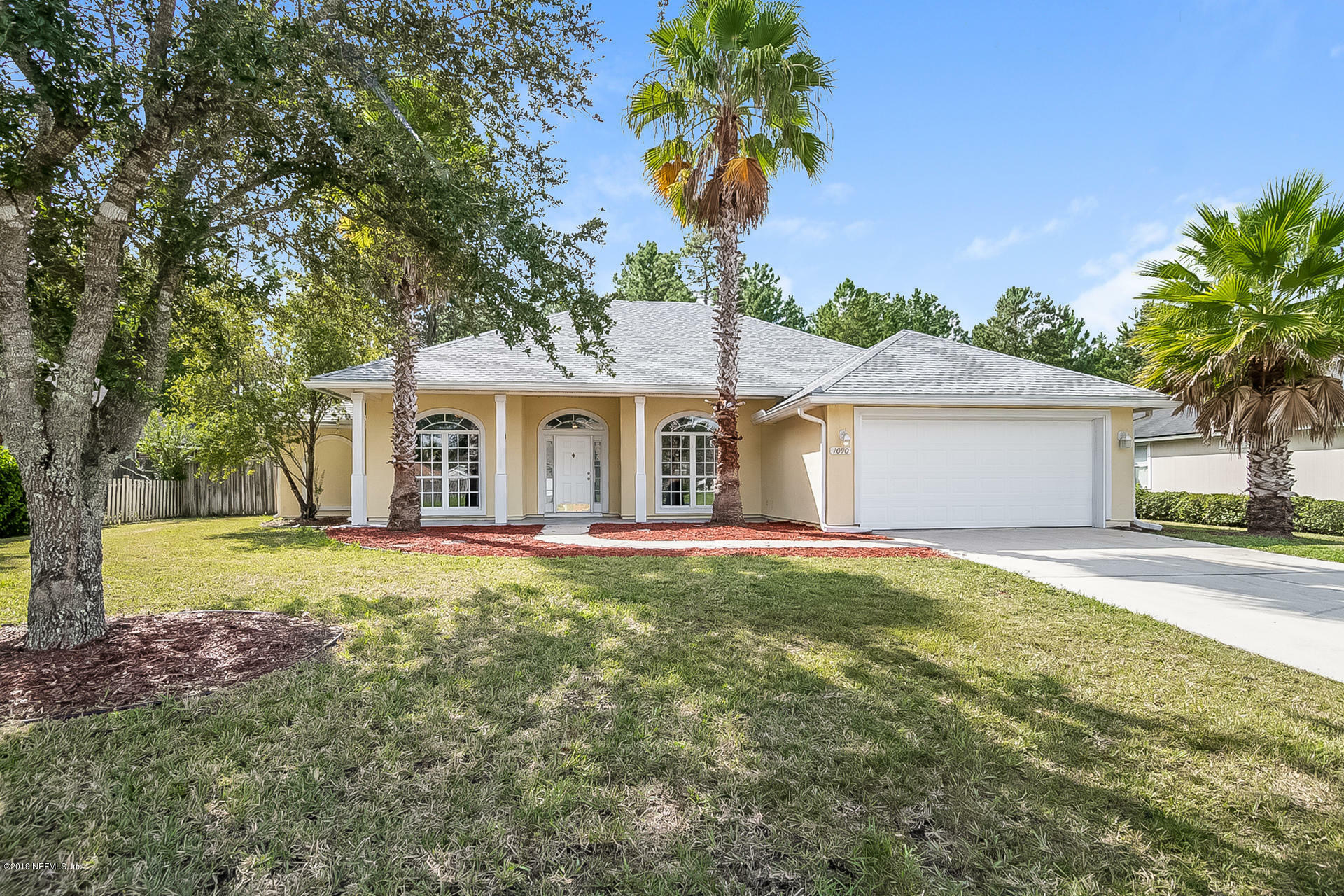Property Photo: 1090 Gallant Fox Circle S FL 32218