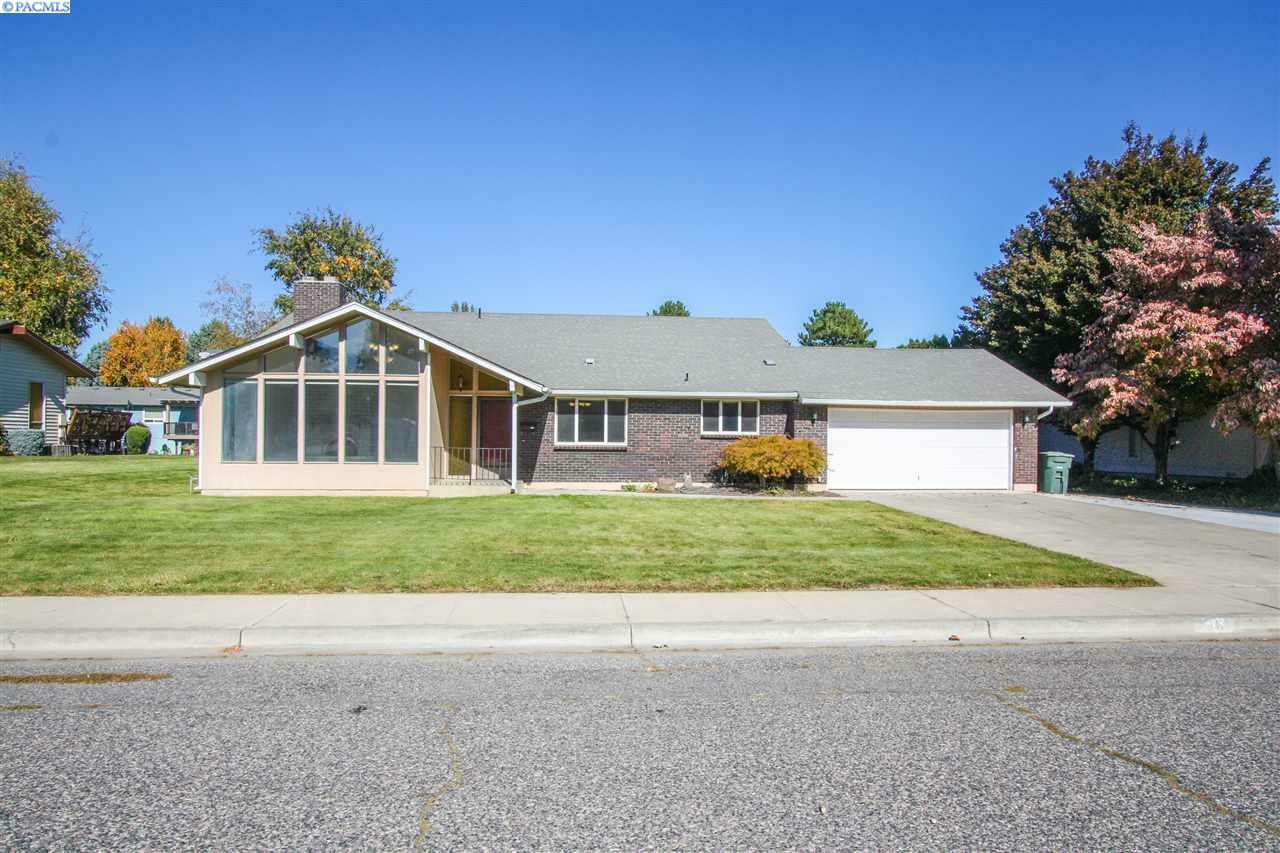 Property Photo:  216 Somerset  WA 99354 