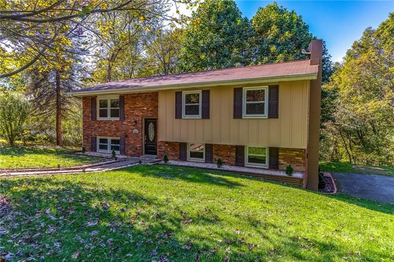 Property Photo:  813 Allison Dr  PA 15052 