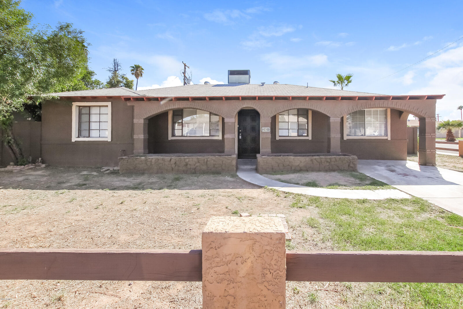 Property Photo: 2021 W Gardenia Drive AZ 85021