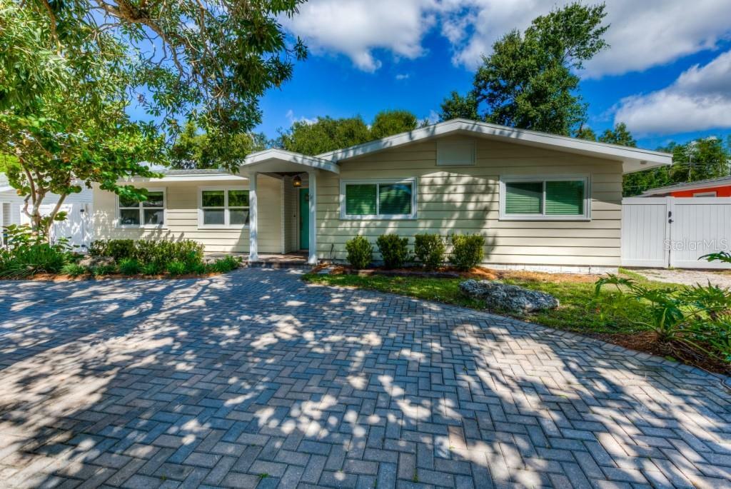 Property Photo:  2629 Martin Street  FL 34237 