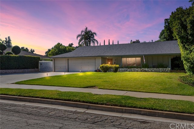 Property Photo: 1372 Oak Street CA 92373