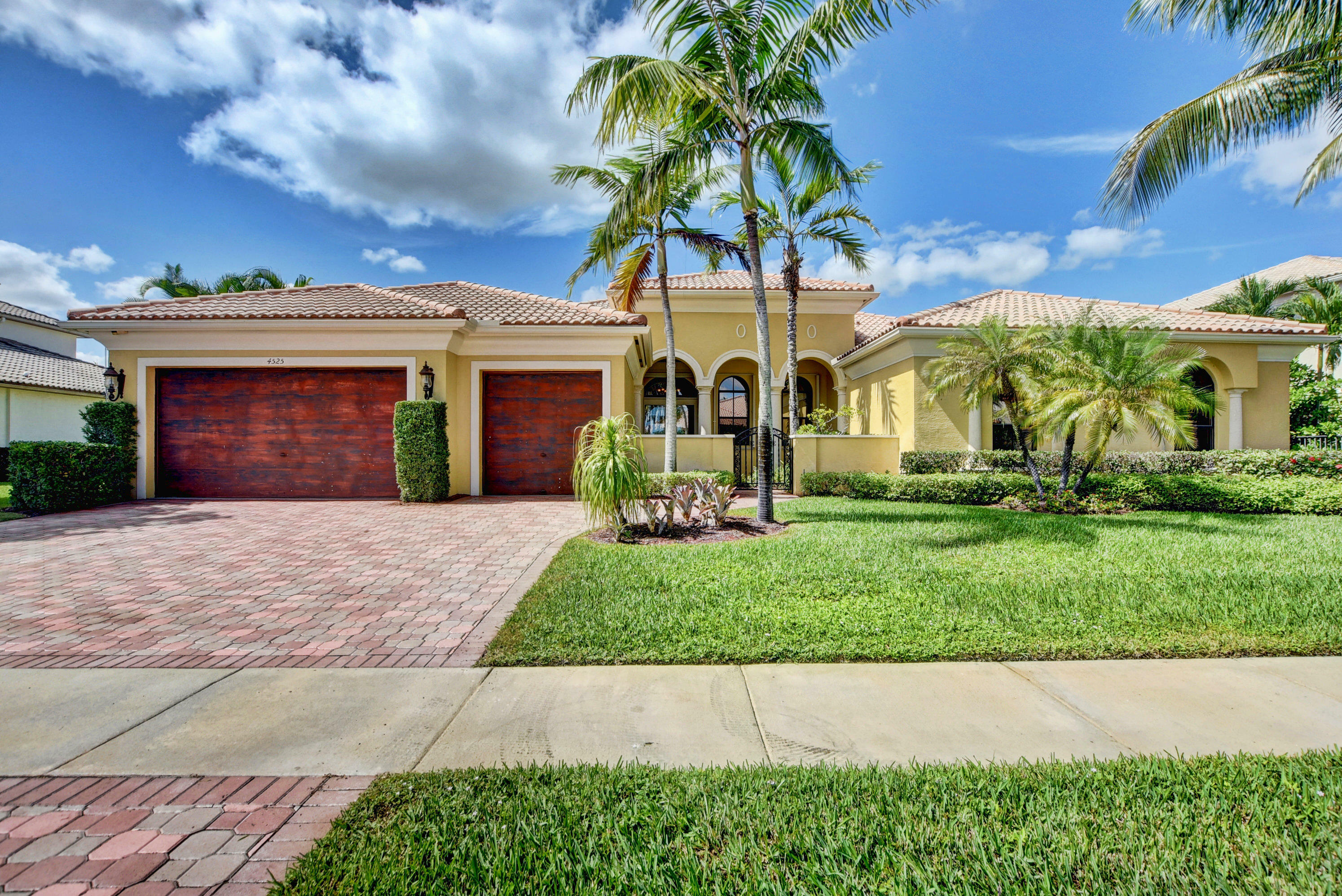 Property Photo:  4525 Island Reef Drive  FL 33449 