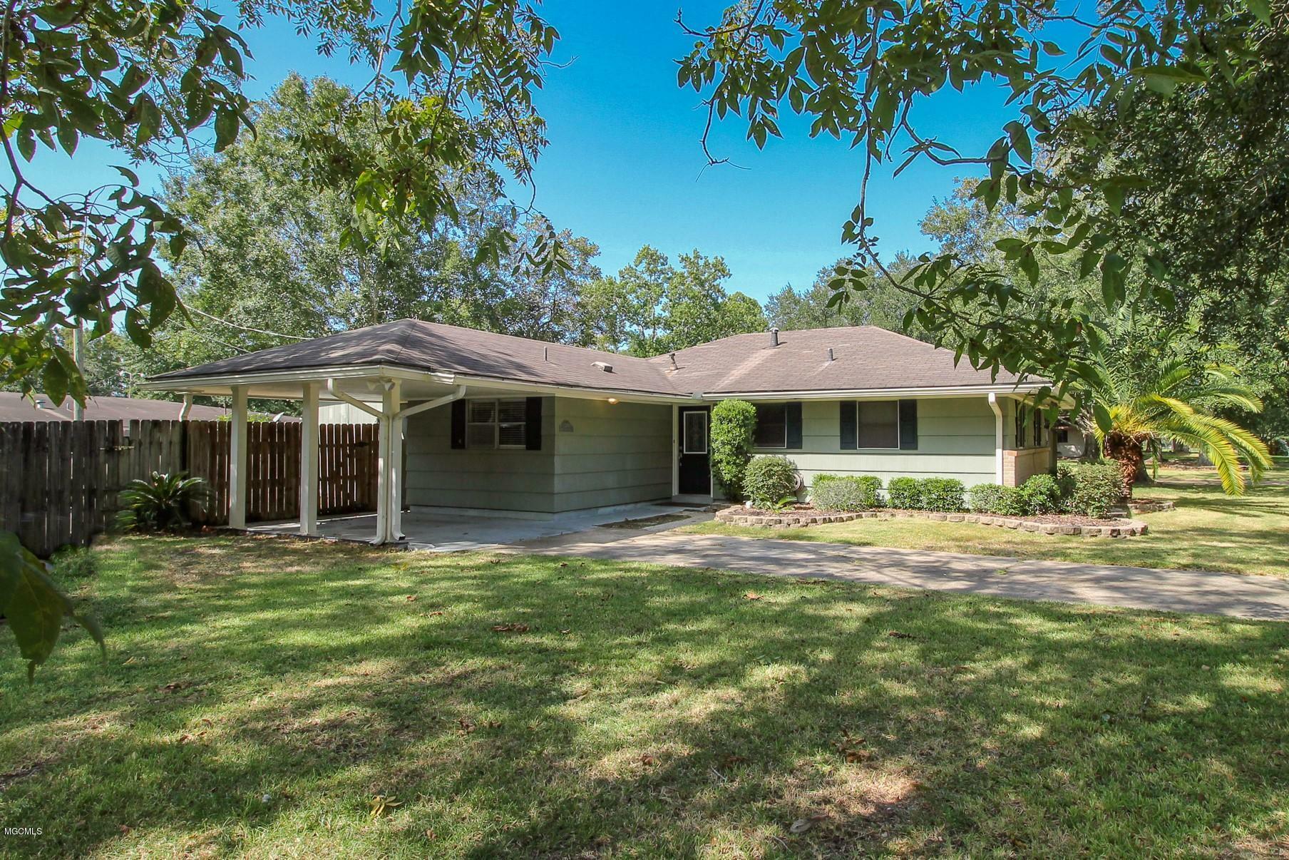 Property Photo:  2203 Woodmont Street  MS 39567 