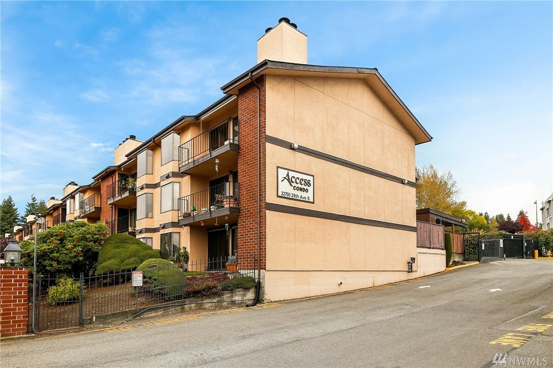 Property Photo: 22700 28th Ave S 311 WA 98198