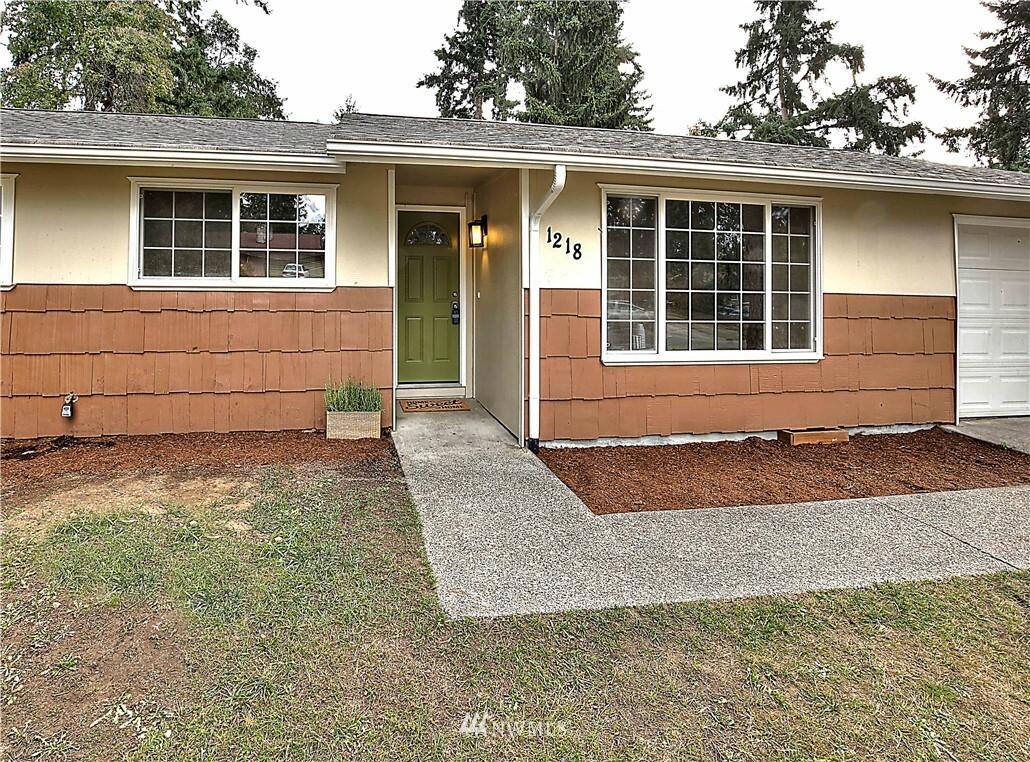 Property Photo:  1218 Wynoochee Place NE  WA 98516 