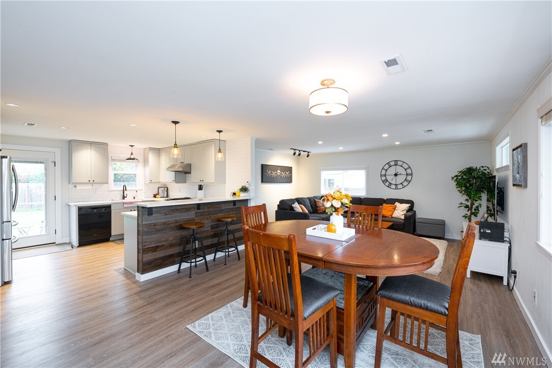 Property Photo:  2206  32nd St  WA 98221 