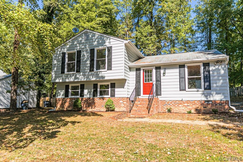 Property Photo: 10910 Newlands Avenue VA 23233