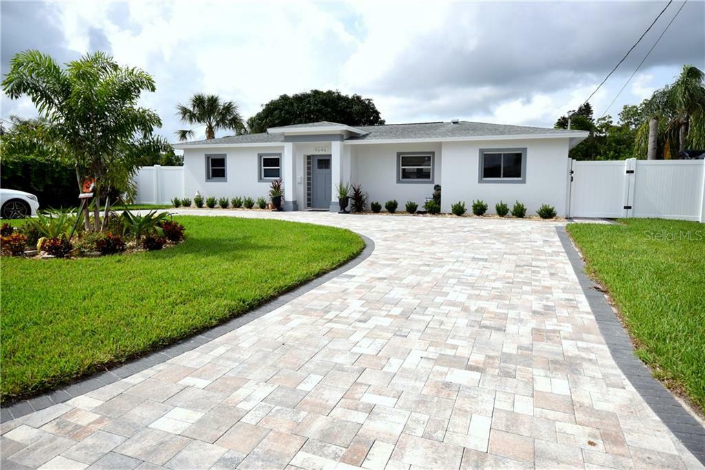 Property Photo:  9046 Treasure Lane NE  FL 33702 