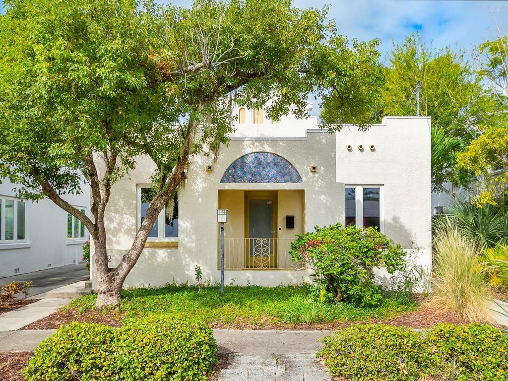 Property Photo:  512 Madison Court  FL 34236 