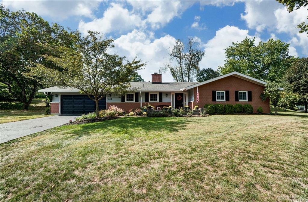 Property Photo: 927 Cranbrook Court OH 45459