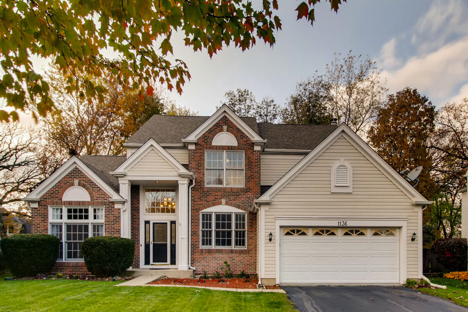 Property Photo:  1136 Chesapeake Boulevard  IL 60030 