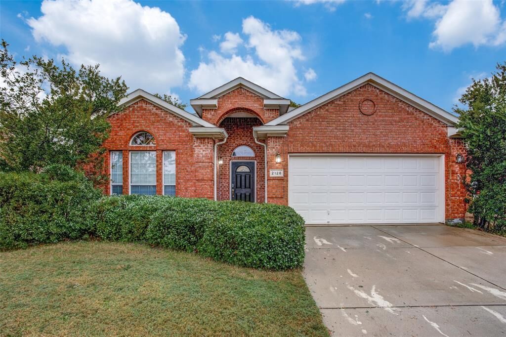 Property Photo: 2128 Priscella Drive TX 76131