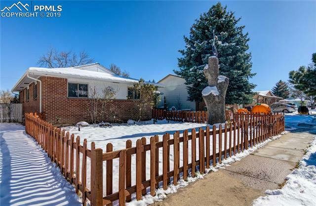 Property Photo:  811 Kingsley Drive  CO 80909 