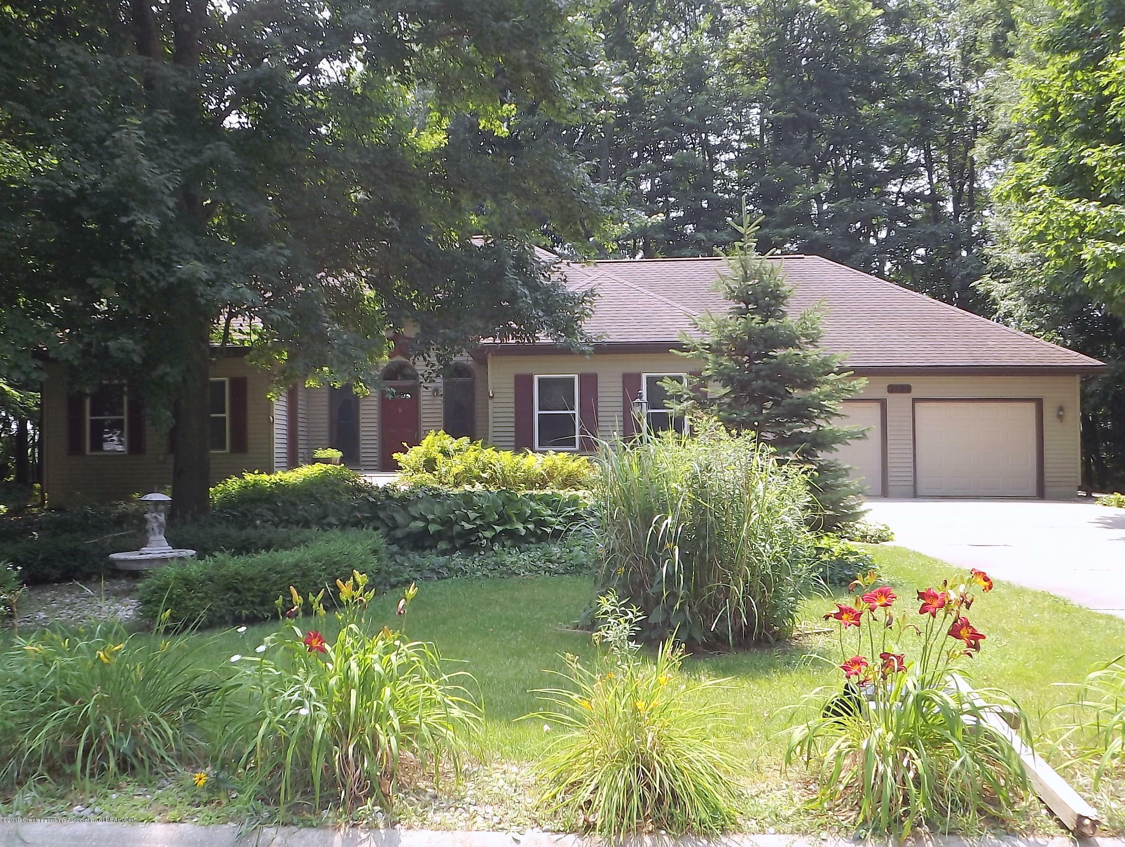 Property Photo:  2790 Twelve Oaks Drive  MI 48813 