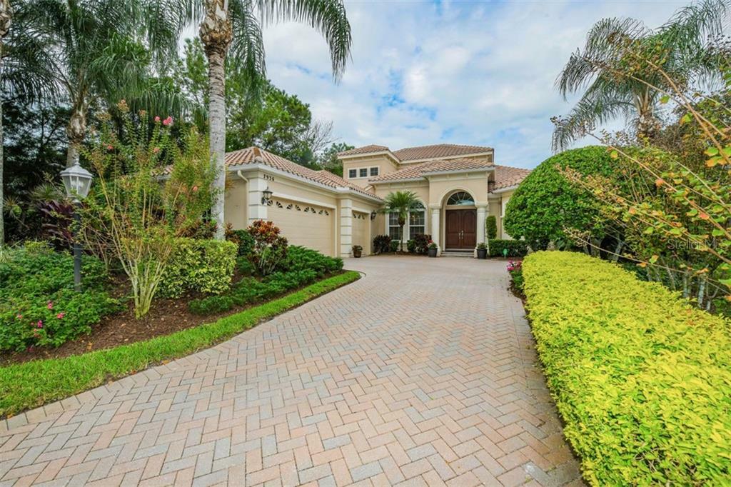 Property Photo: 7936 Treesdale Glen FL 34202