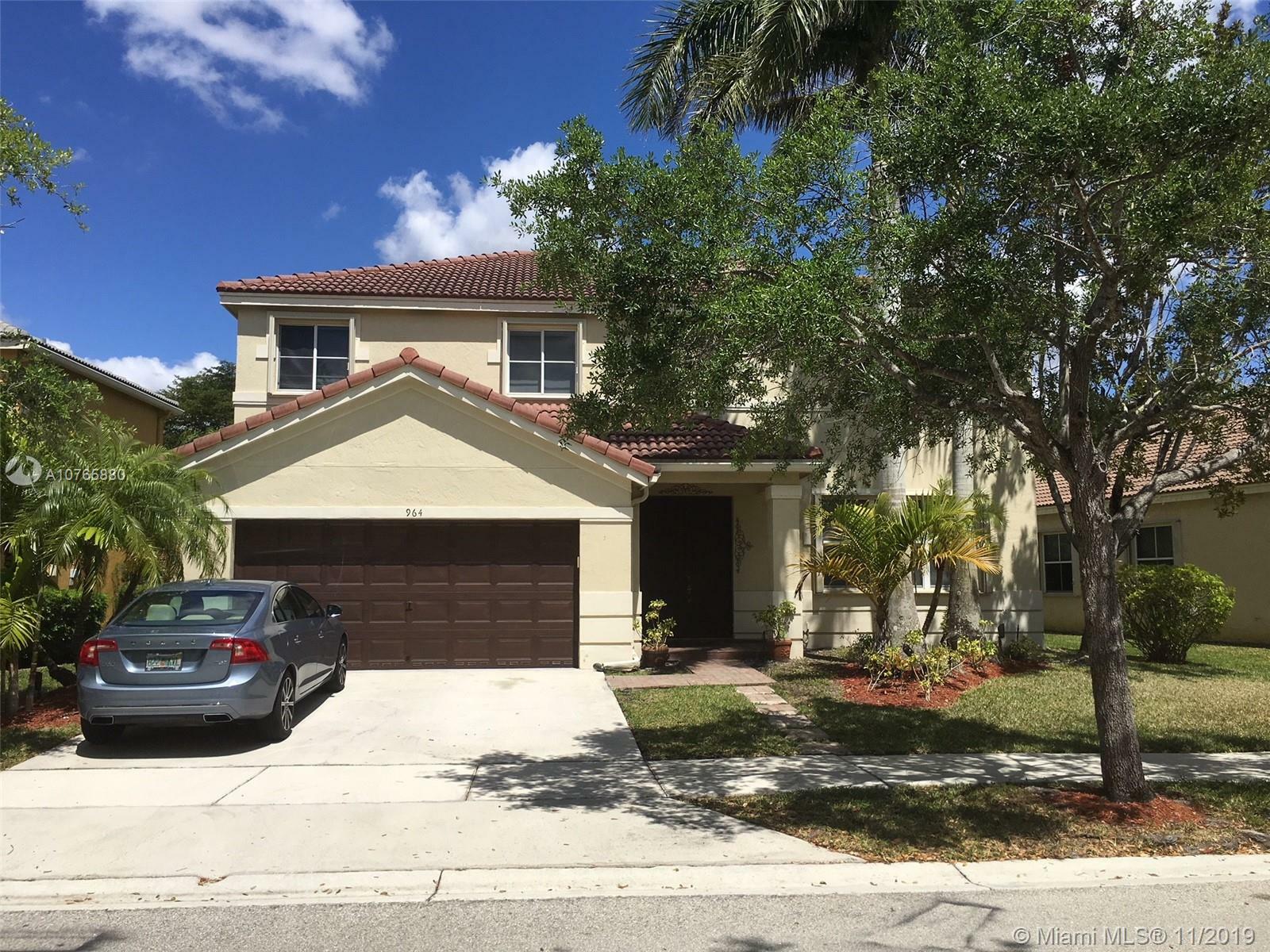 Property Photo:  964 Tulip Cir  FL 33327 