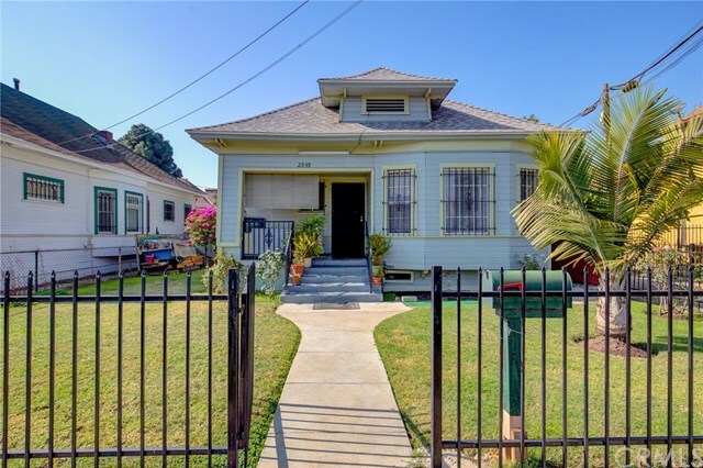 Property Photo:  2939 S Catalina Street  CA 90007 