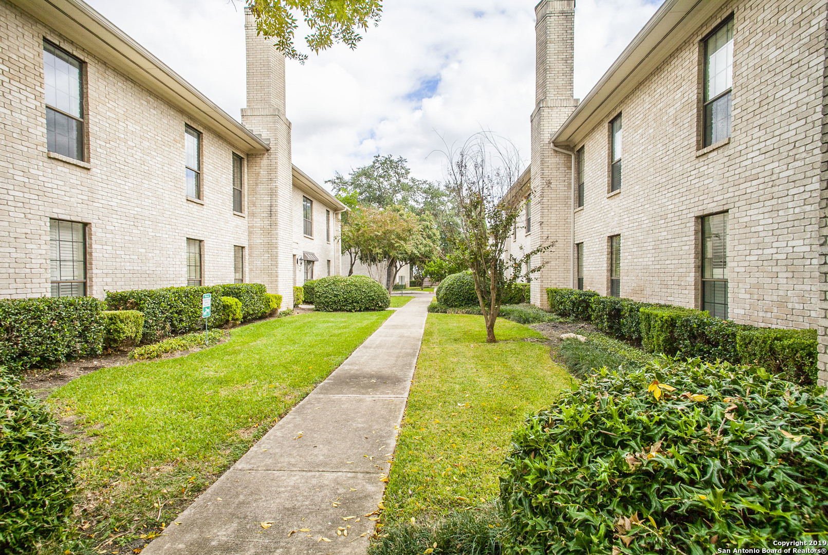 Property Photo: 2611 Eisenhauer Rd 1503 TX 78209