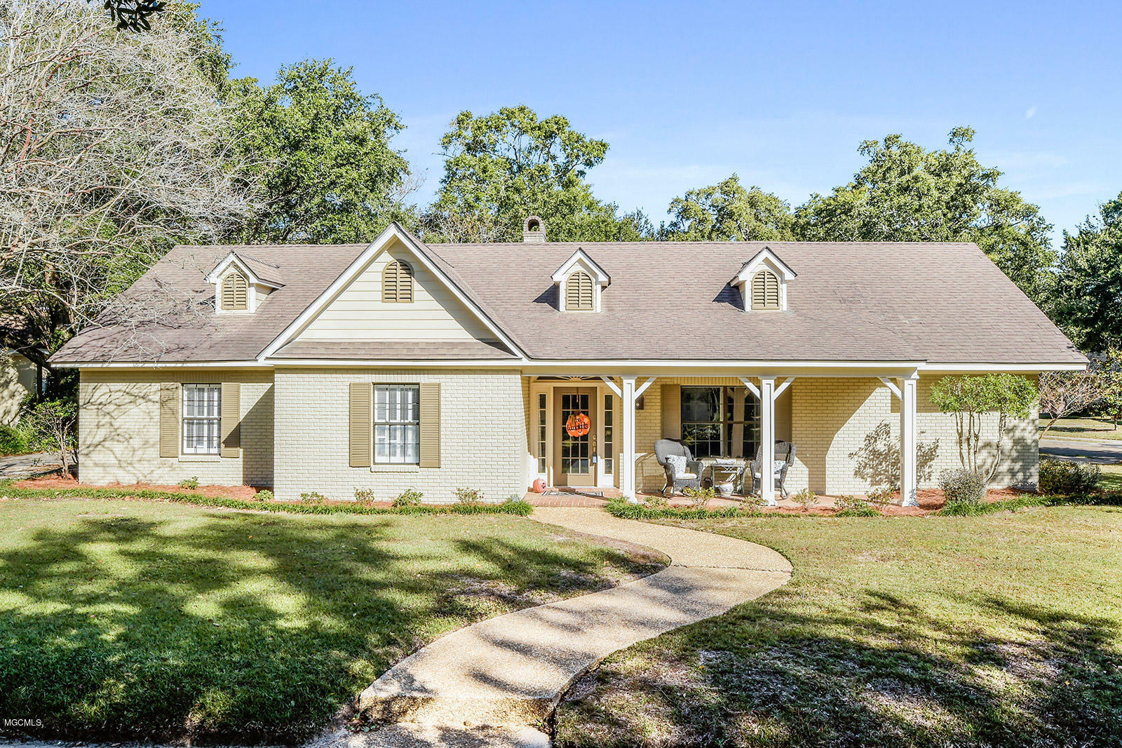 Property Photo: 6 Bayou Oaks Lane MS 39503