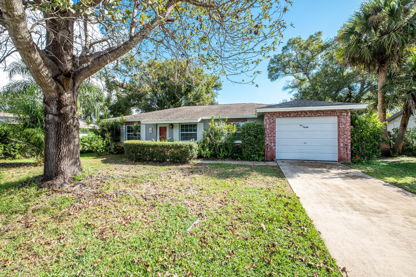 Property Photo: 580 Parker Road FL 32904