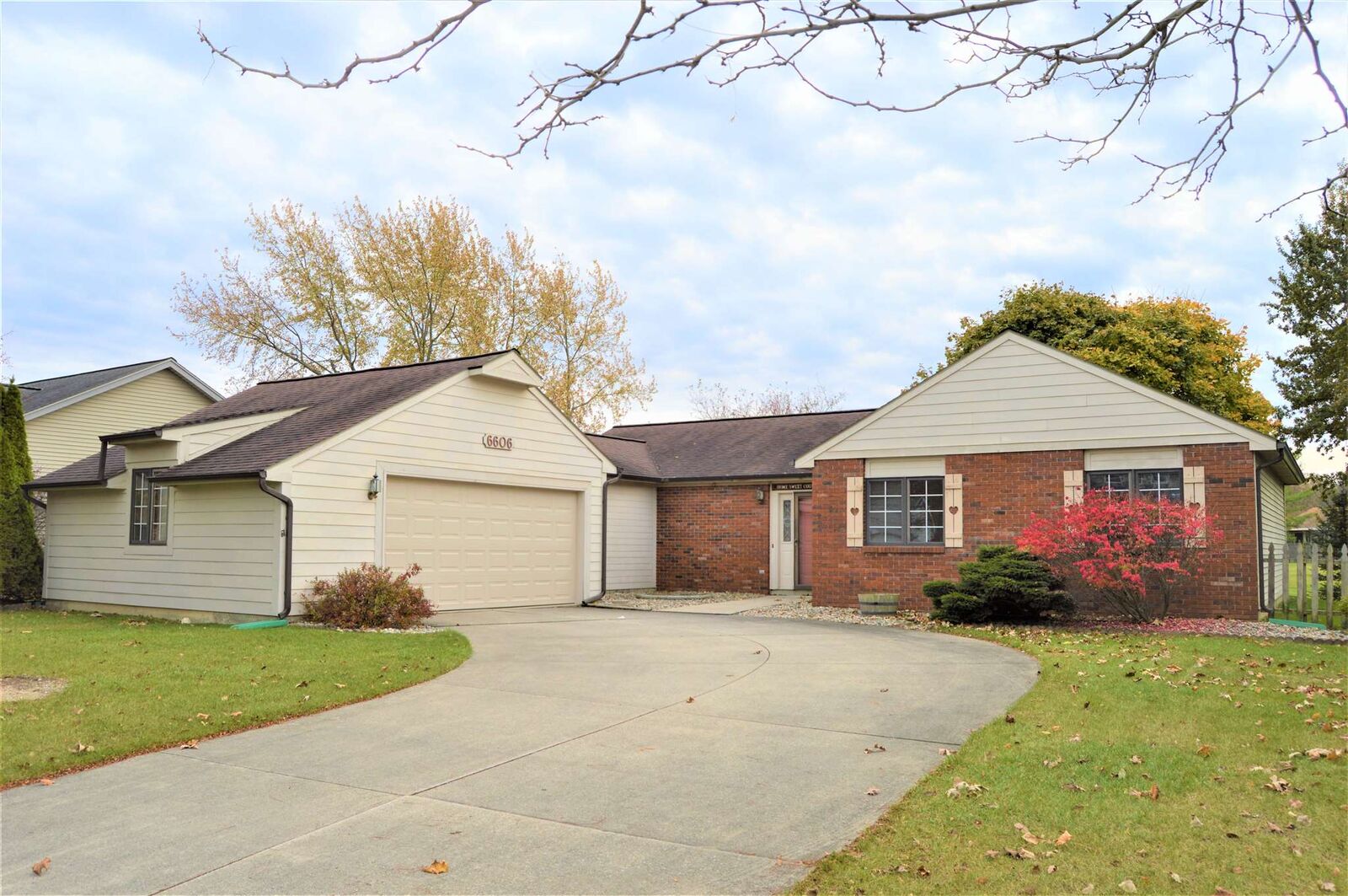 Property Photo: 6606 Sedgemore Place IN 46835