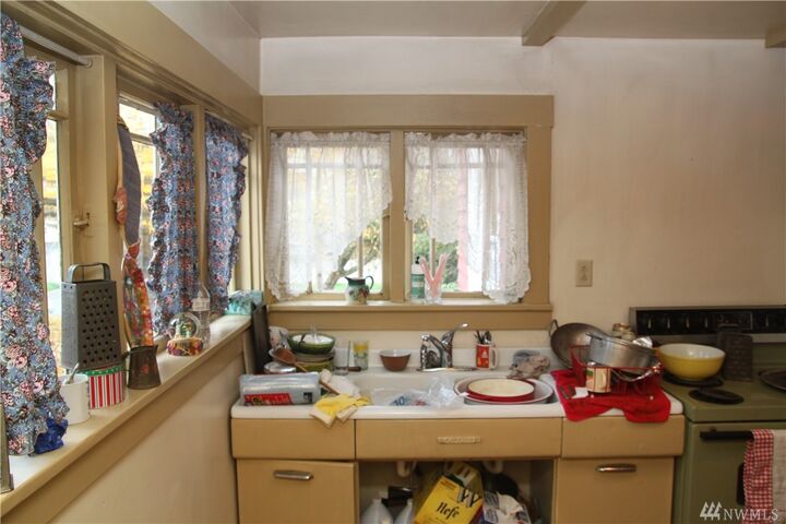 Property Photo: 1208 Broadway Avenue WA 98312