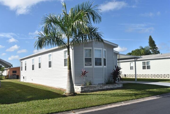 Property Photo:  17 Date Avenue  FL 34207 