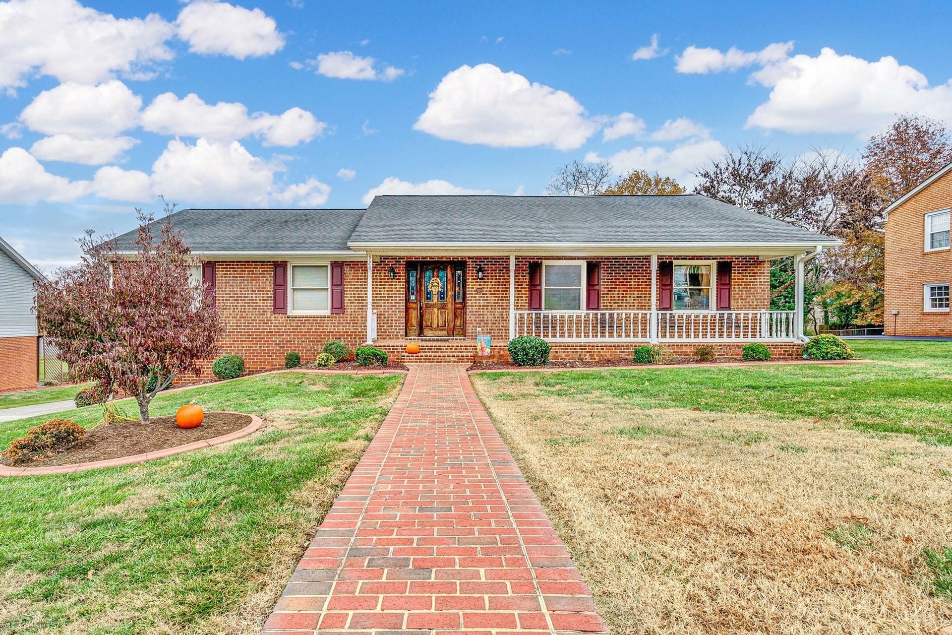 Property Photo:  920 Starmount Ave  VA 24019 