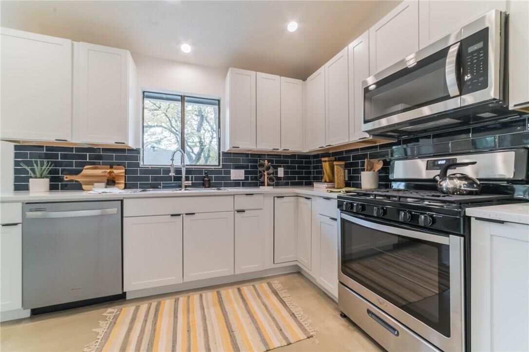 Property Photo:  1309 Piney Creek Lane  TX 78613 