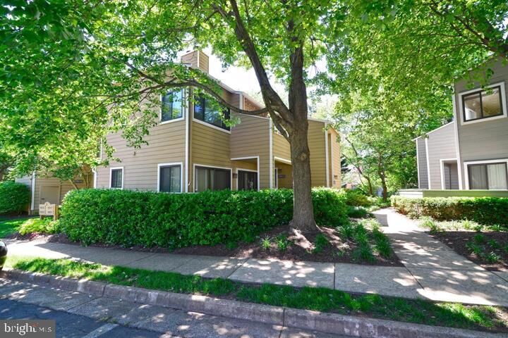 Property Photo:  11011 Villaridge Court B 1011B  VA 20191 