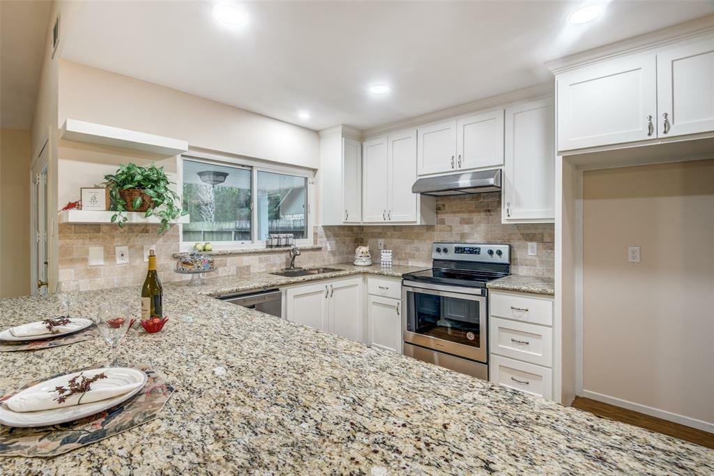 Property Photo: 6 Crested Tern Court TX 77380
