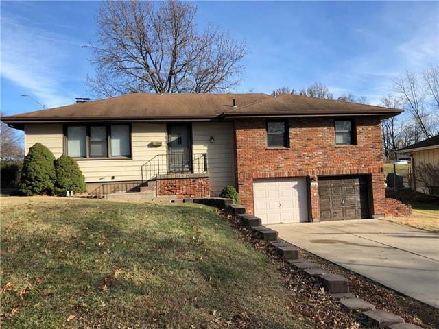 Property Photo: 4011 S Leslie Avenue MO 64055