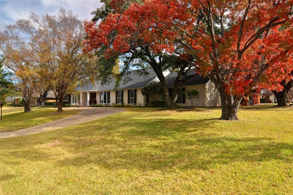 Property Photo: 3521 Arborlawn Drive N TX 76109