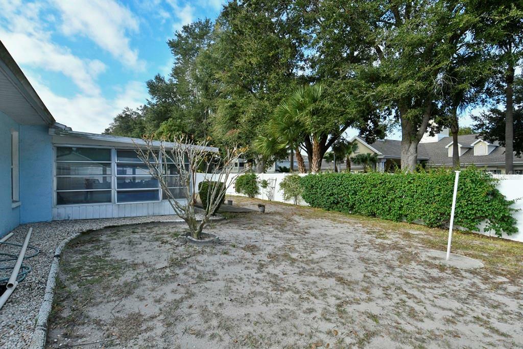 Property Photo:  1615 New Bedford Drive  FL 33573 