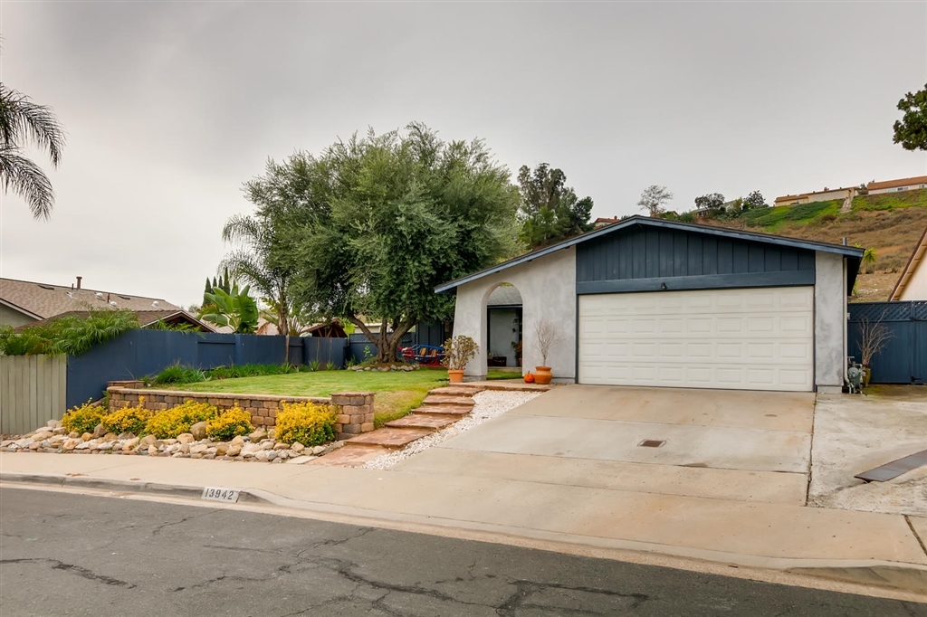 Property Photo:  13942 Olive Crest Way  CA 92064 