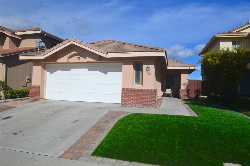 Property Photo:  1958 Morning Mist Glen  CA 92026 