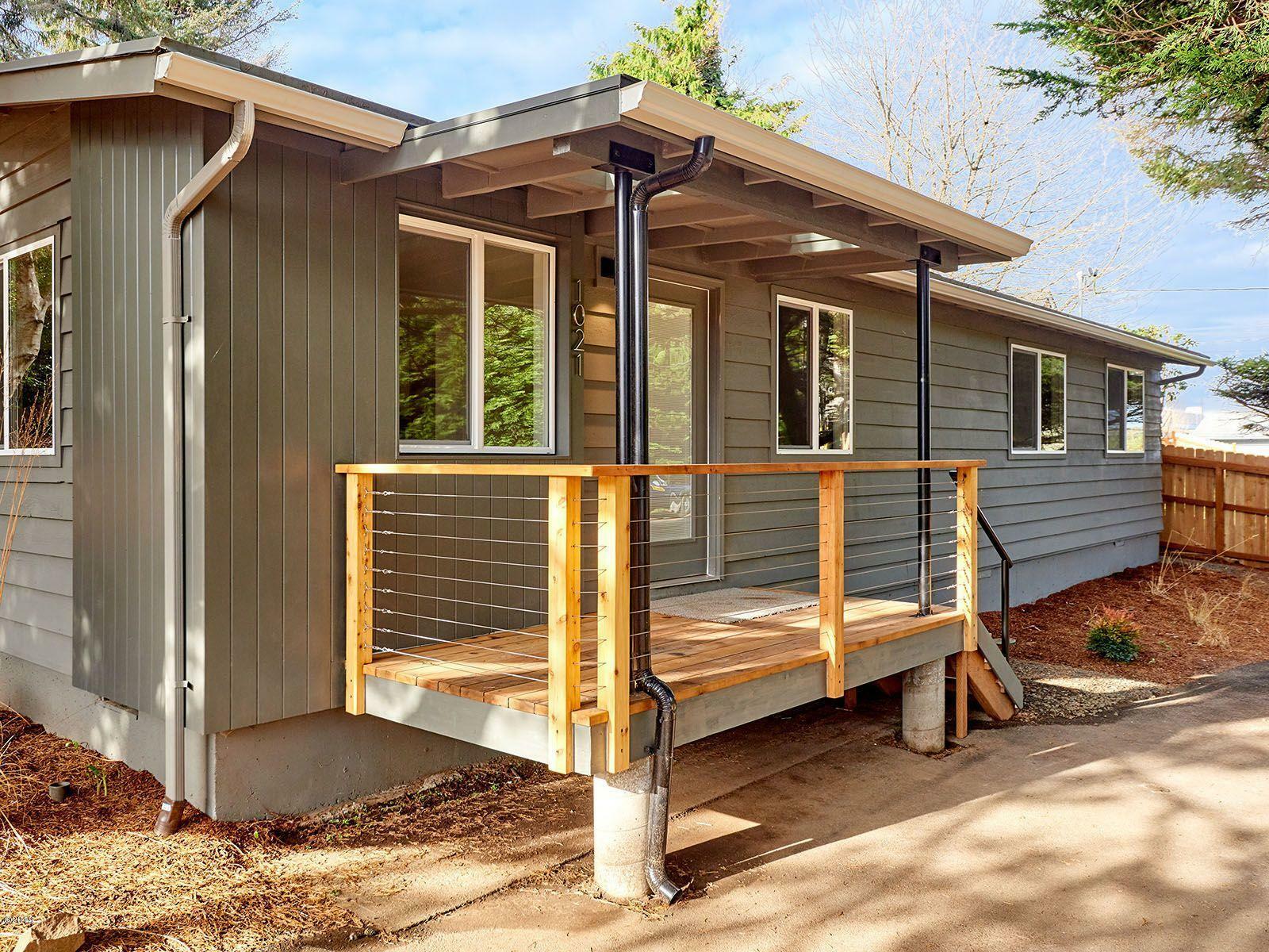 Property Photo: 1021 SW Harbor Avenue OR 97367