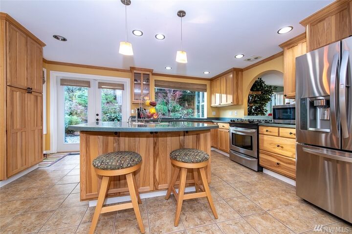 Property Photo:  15051 SE Fairwood Blvd  WA 98058 