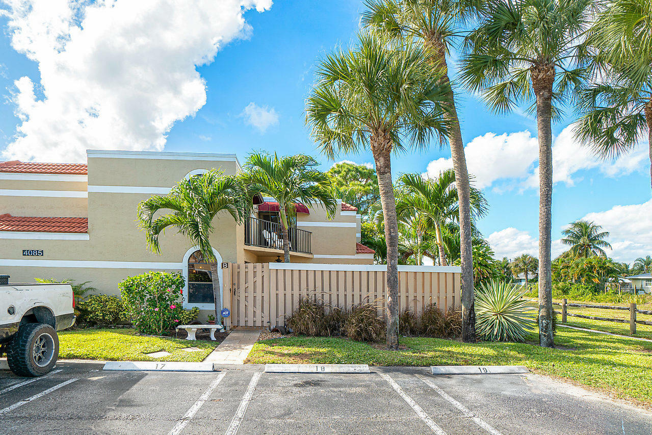 Property Photo:  4085 Village Drive B  FL 33445 