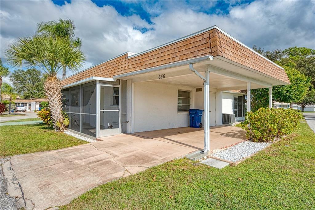 Property Photo:  656 Circlewood Drive V-1  FL 34293 