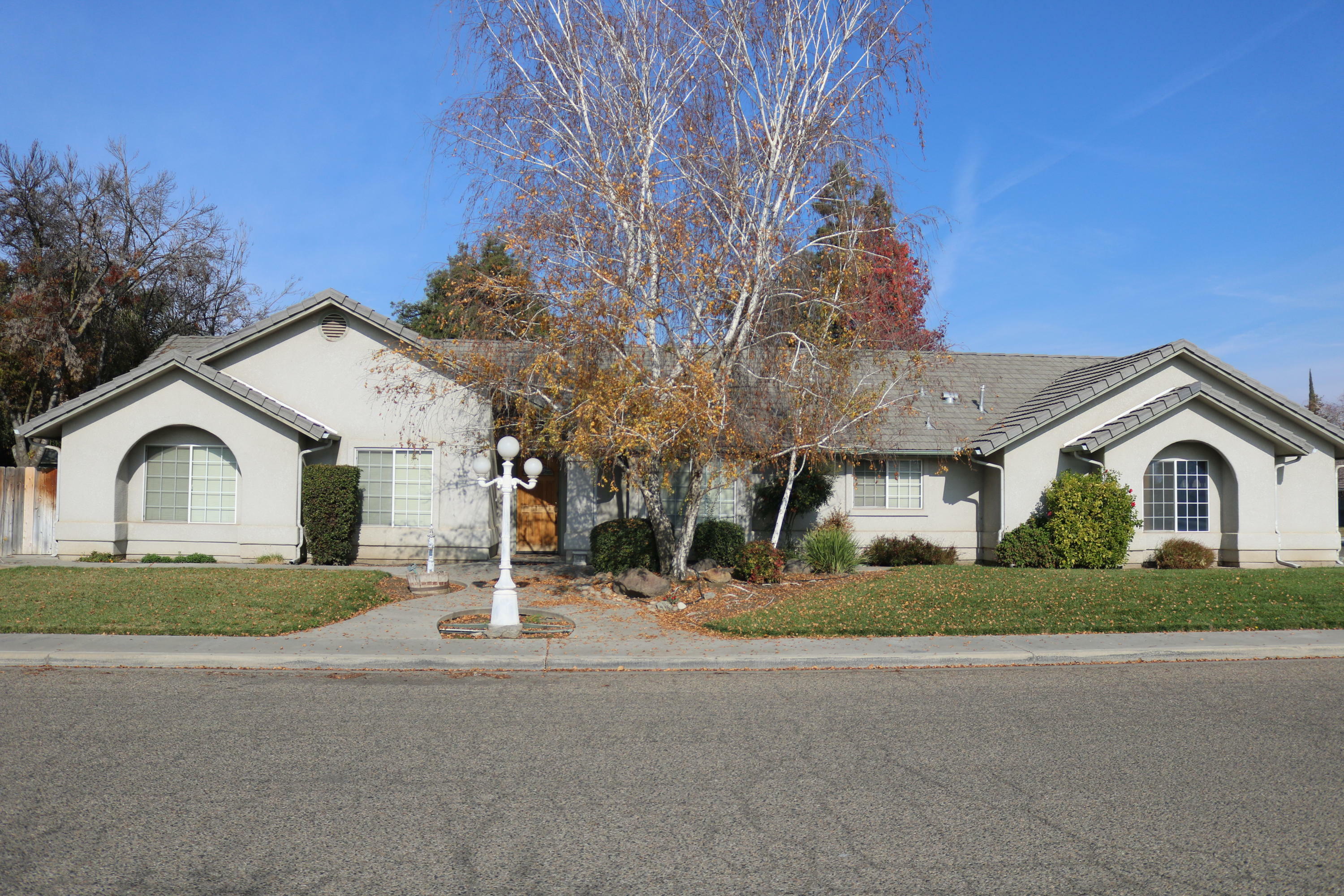 2194 W Della Avenue  Porterville CA 93257 photo