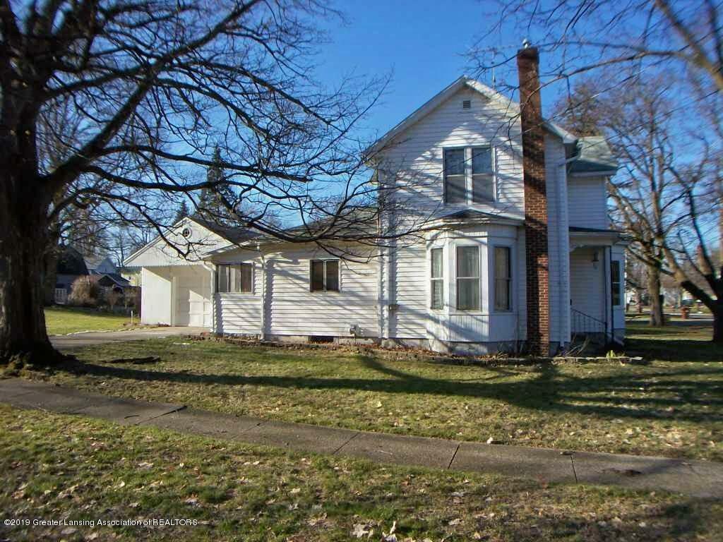 Property Photo: 158 E Oak Street MI 48831