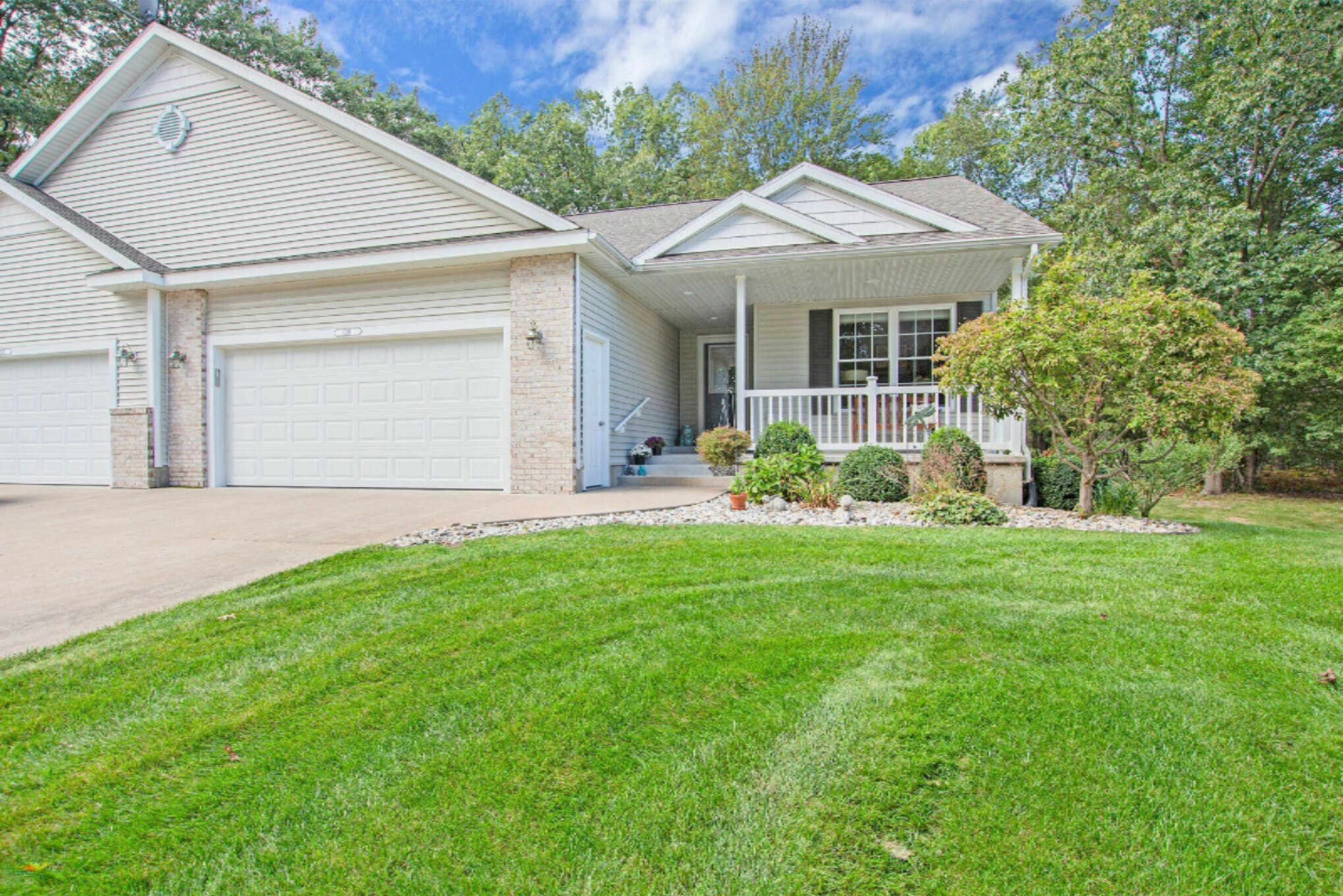 Property Photo:  1529 W Addison Way  MI 49445 