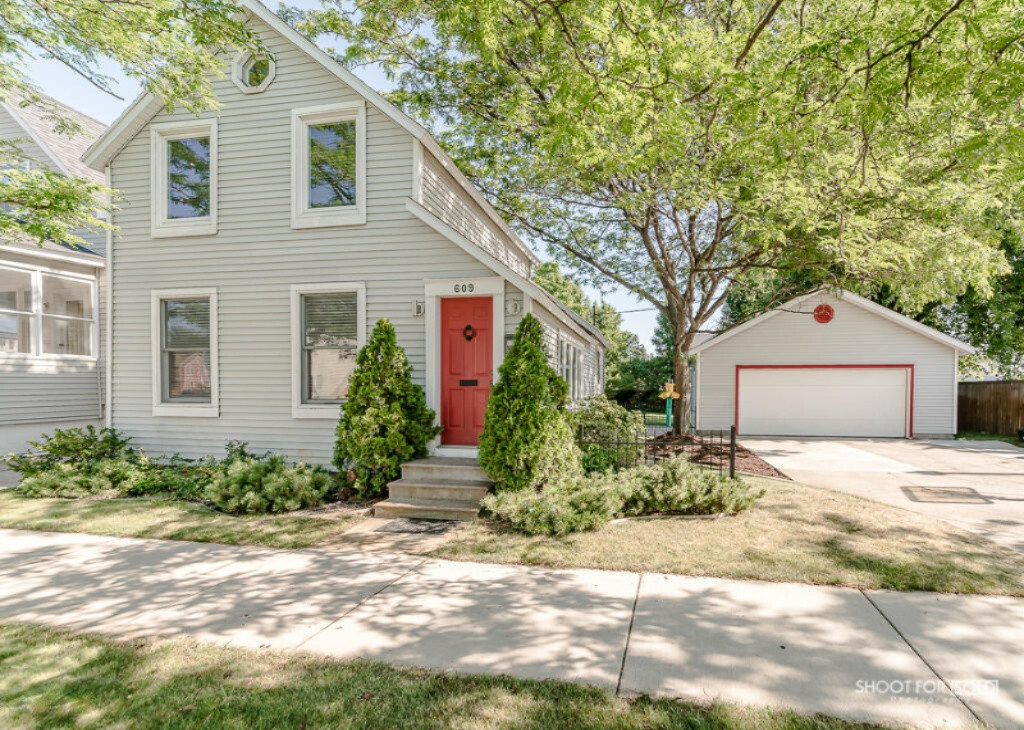 Property Photo: 609 Madison Avenue MI 49417