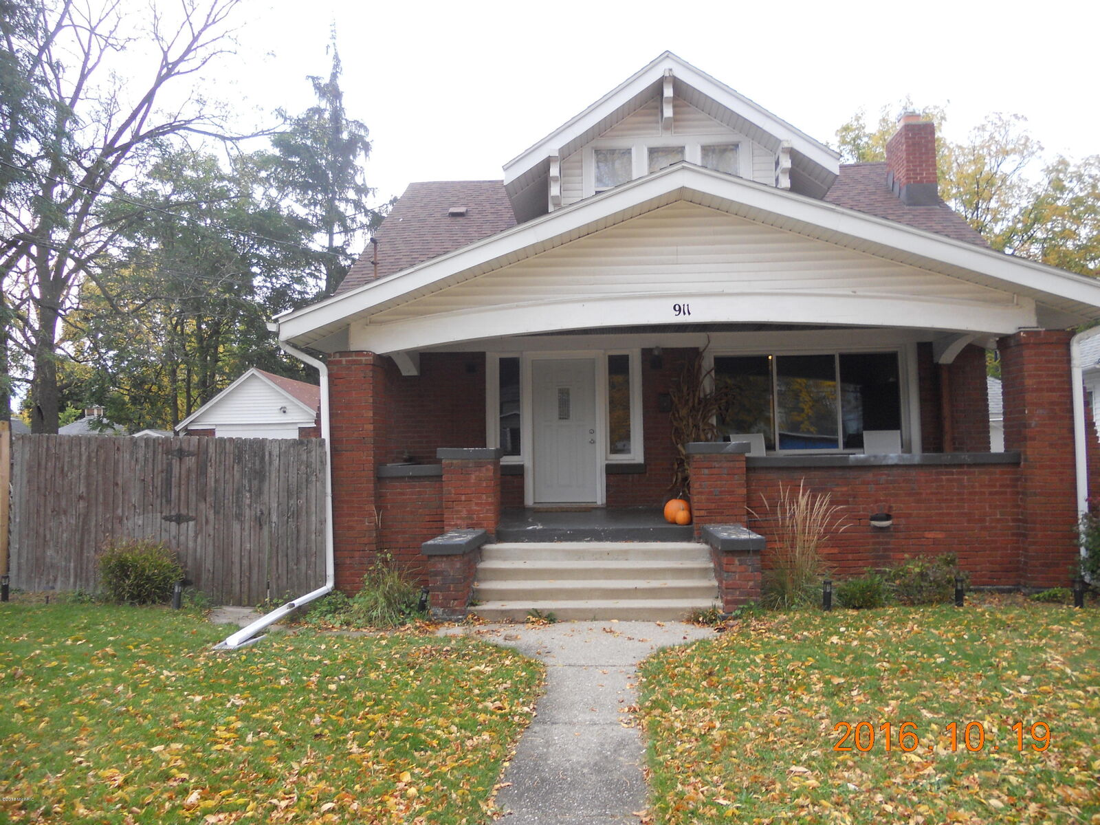 Property Photo:  911 Walker Avenue NW  MI 49504 