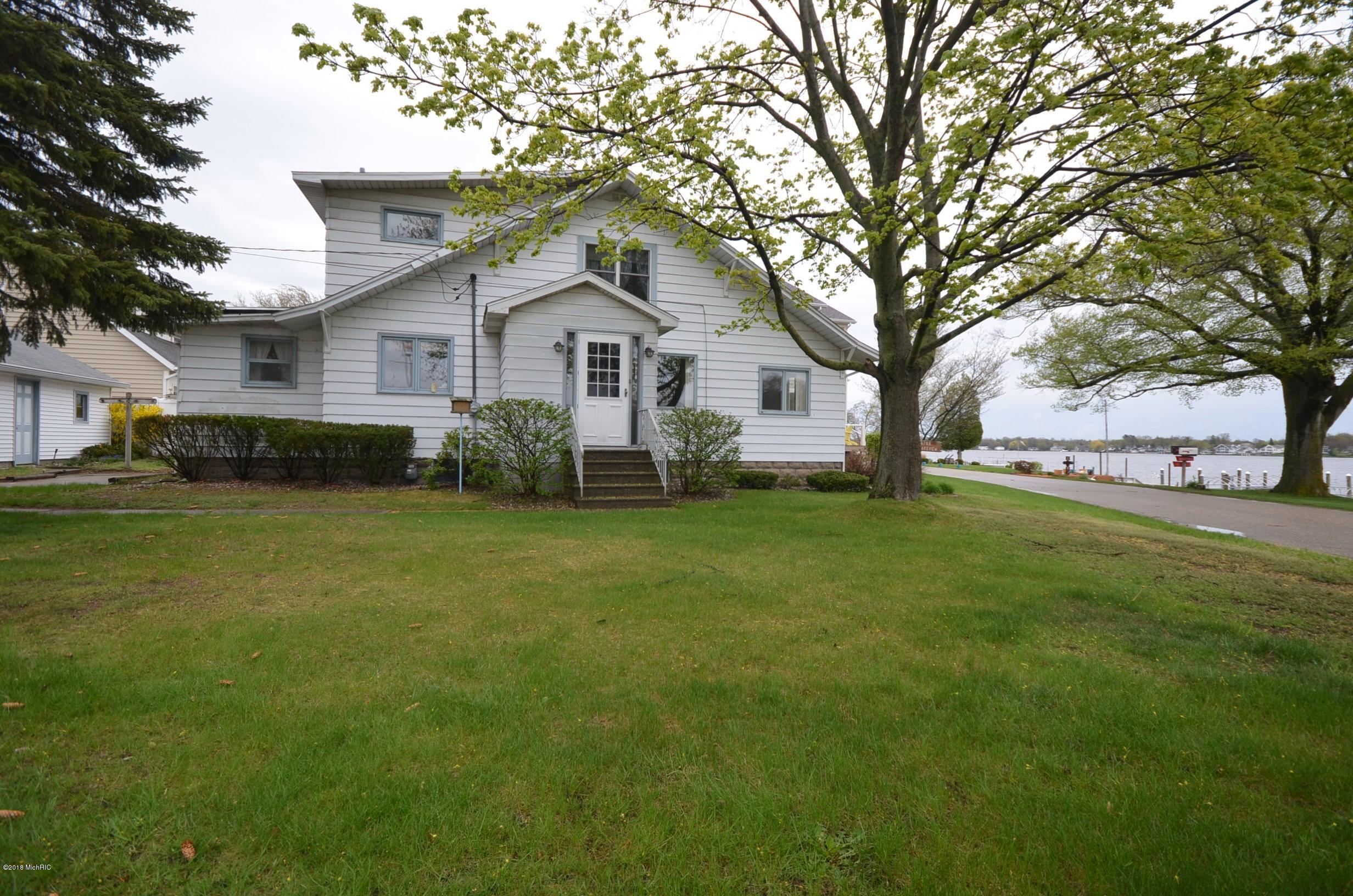 Property Photo: 16789 Lakeview Avenue MI 49456
