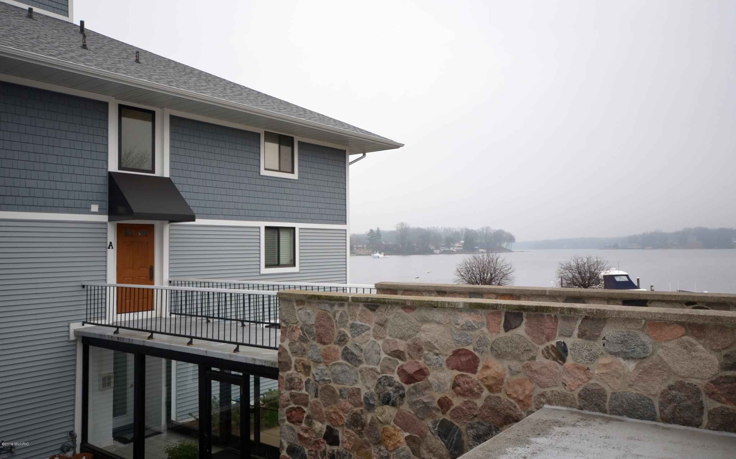 Property Photo: 400 Lakeview Court MI 49456