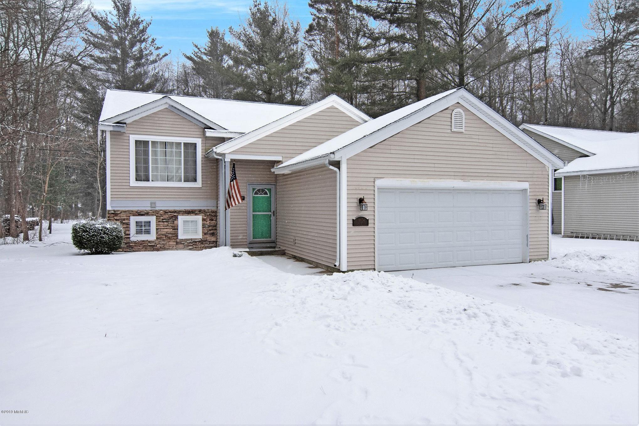 Property Photo: 16104 Gary Avenue MI 49417