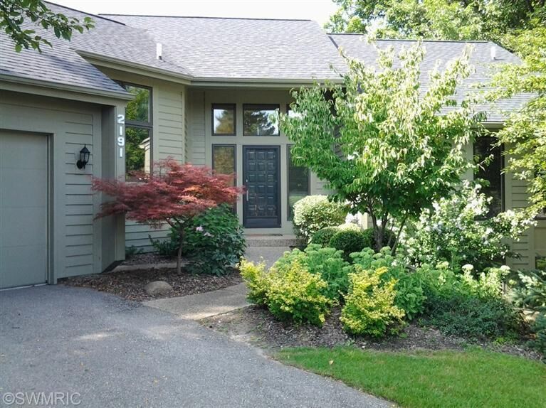 Property Photo:  2191 N Thrush Court SE  MI 49546 